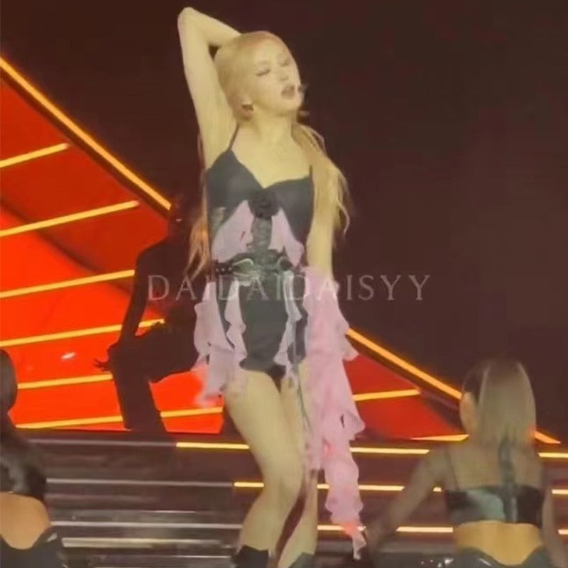 (Lace QUEEN)'s Alluring Stage: Black Lace Tops & Shorts for Concert Suit